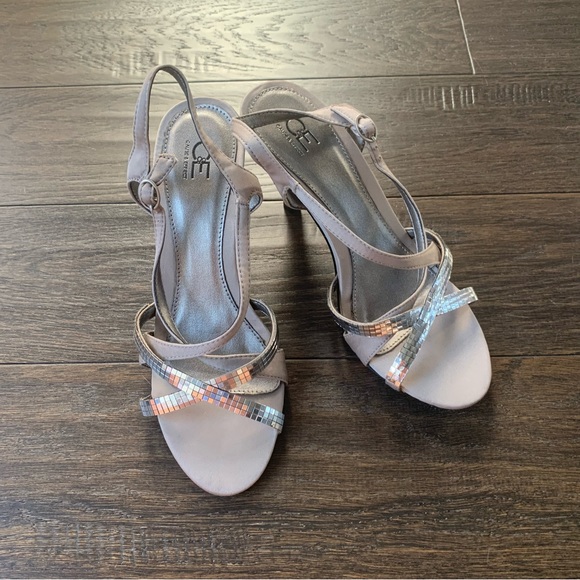 Cause & Effect Size 6.5 Silver 3 Inch Heels - Picture 2 of 13